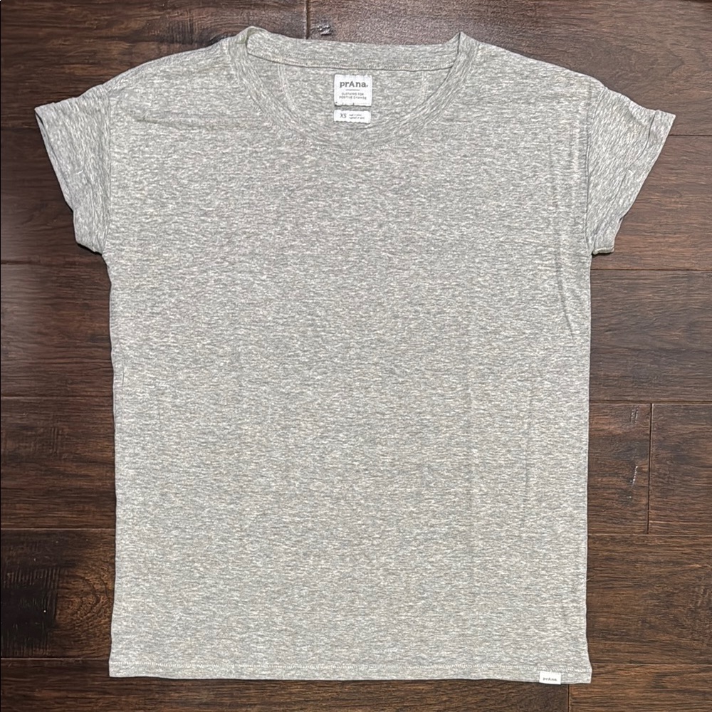 Prana Light Gray Crew Neck Tee size xs